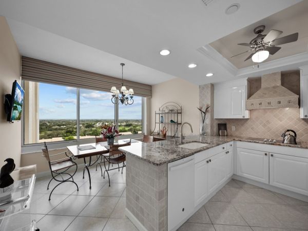 Elegant Gulf-View Condo in Naples with Stunning Views