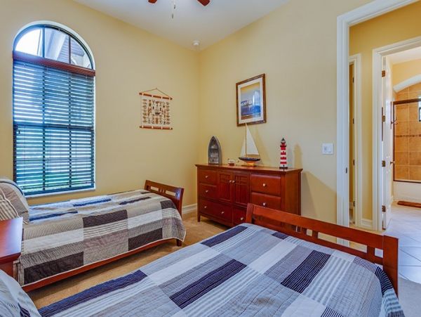 Naples Home 1019808