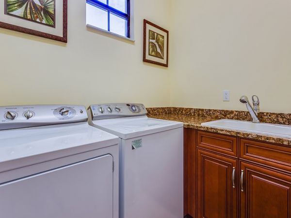 Naples Home 1019808