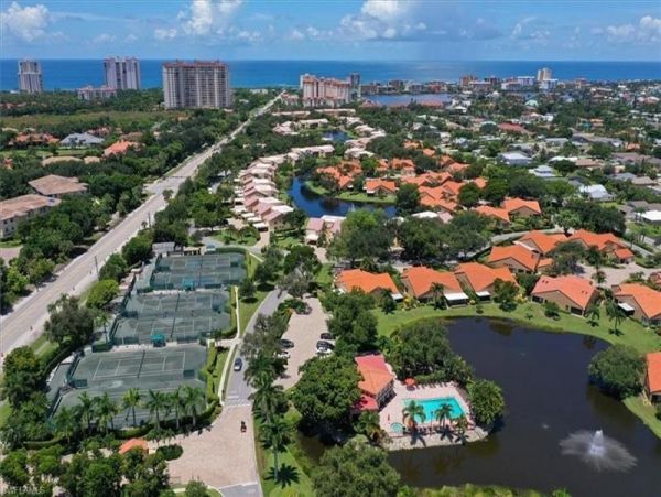 Naples Condo 1019817