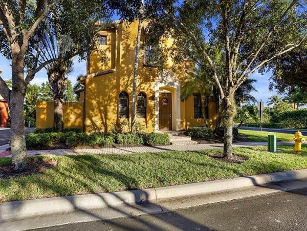 Naples Home 1019821