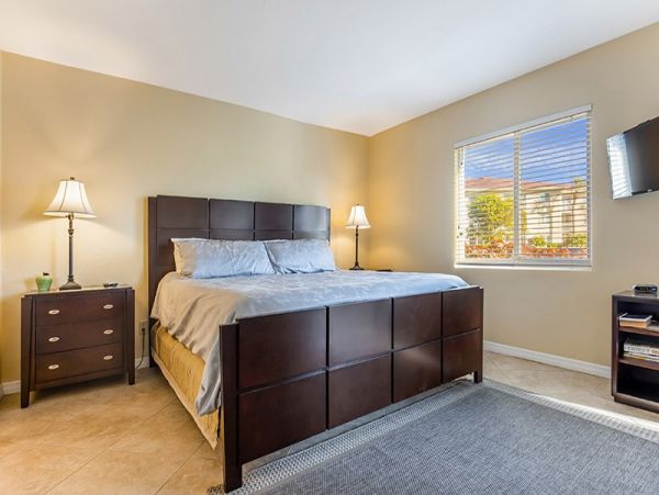 Naples Condo 1019825