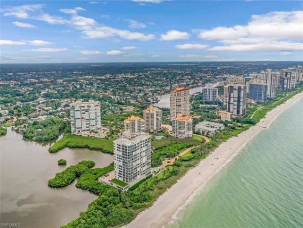 Lovely Naples Condo Views of The Gulf