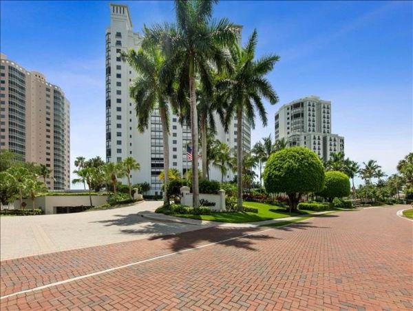 Bay Colony Club at the Biltmore Gulf Front sleeps 5