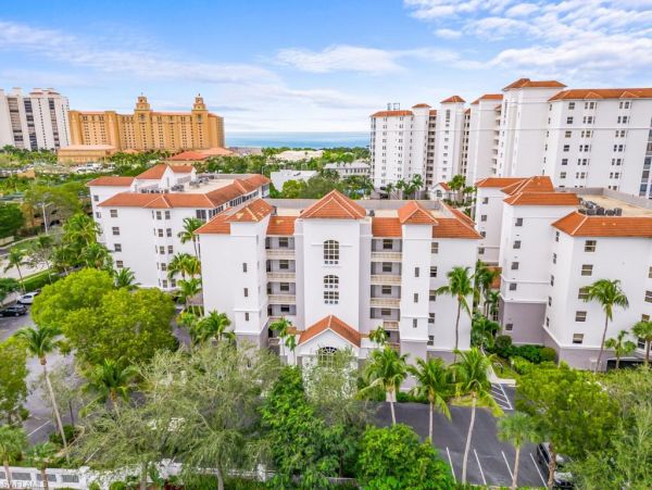 Stroll To Vanderbilt Beach Modern Condo