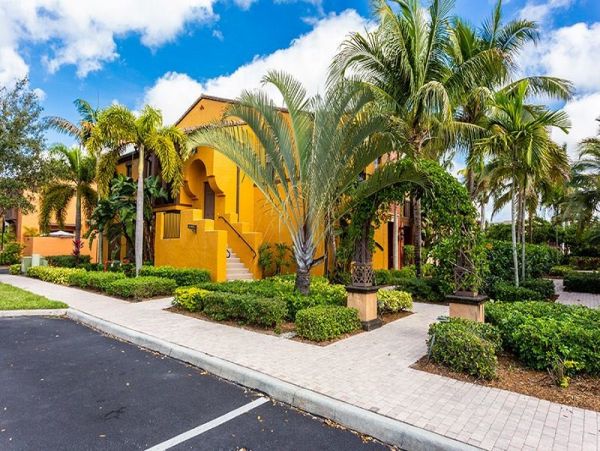 Naples Condo 1019853