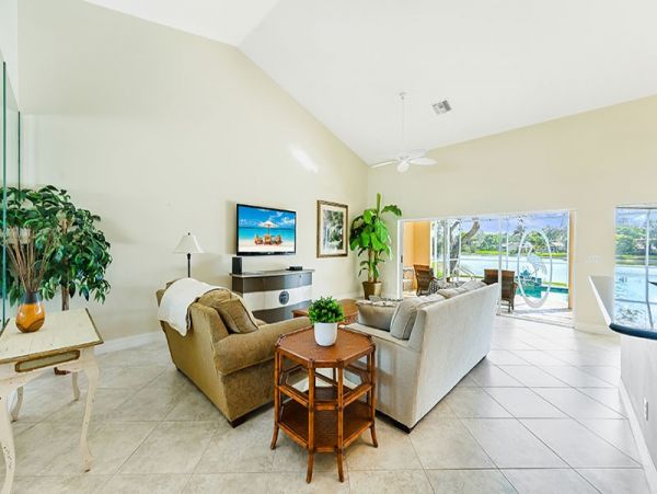 Naples Home 1019871