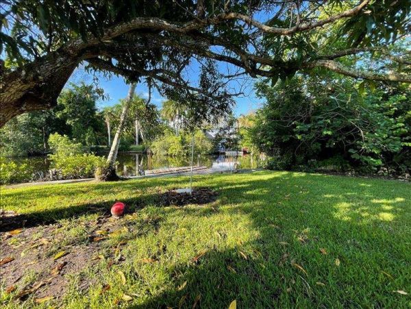 Naples Home 1019877