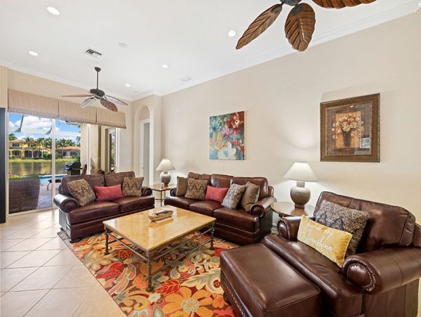 Naples Home 1019880