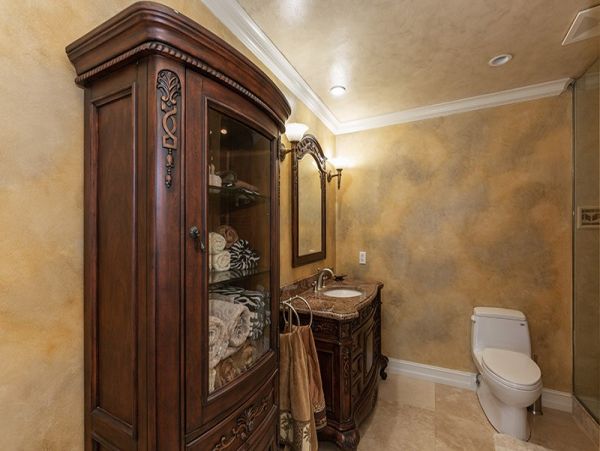 Unique 2-Bedroom Townhome Perfectly Located on Naples Island