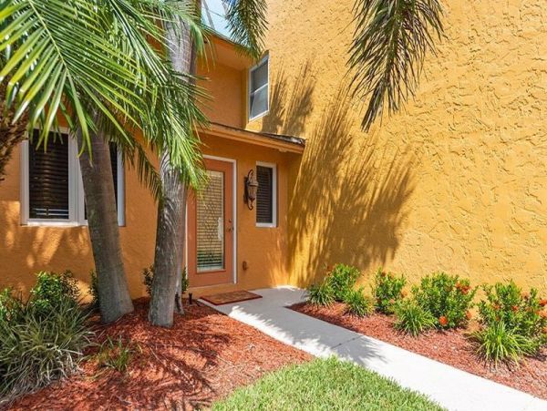 Unique 2-Bedroom Townhome Perfectly Located on Naples Island