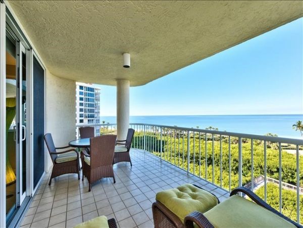 Charming Two Beachfront Vacation Condo with Great Amenities