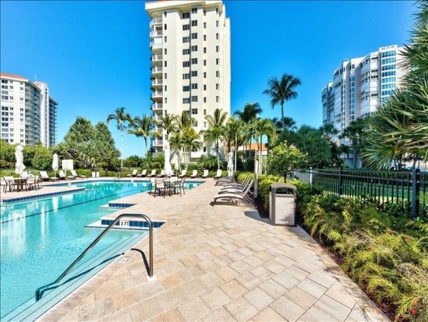 Charming Two Beachfront Vacation Condo with Great Amenities
