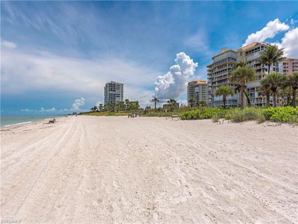 Charming Two Beachfront Vacation Condo with Great Amenities