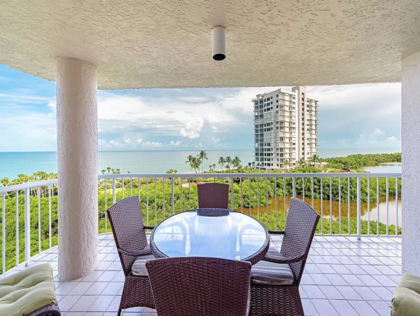 Charming Two Beachfront Vacation Condo with Great Amenities
