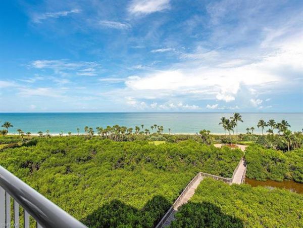 Charming Two Beachfront Vacation Condo with Great Amenities