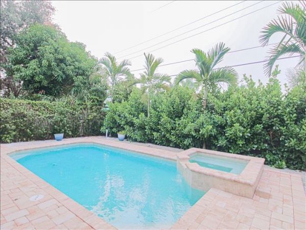 Naples Home 1019909