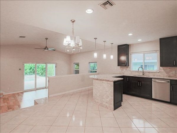 Naples Home 1019909