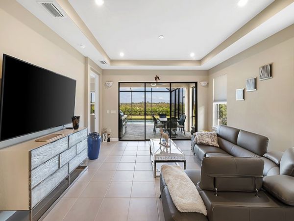 Naples Home 1019912