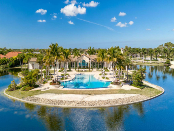 Beautiful 3 Bedroom Vacation Home Great Amenities