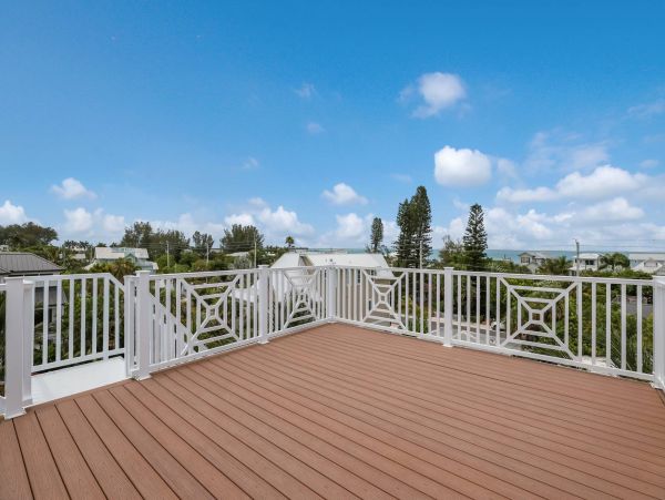 Anna Maria Vacation Home Four Bedroom Walk to Beach