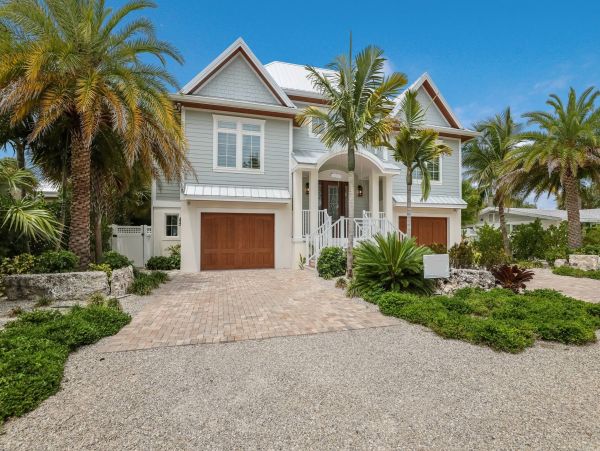 Anna Maria Vacation Home Four Bedroom Walk to Beach
