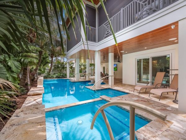 Anna Maria Vacation Home Four Bedroom Walk to Beach