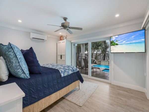 Anna Maria Vacation Home Four Bedroom Walk to Beach