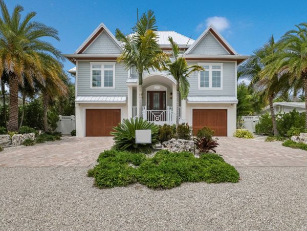 Anna Maria Vacation Home Four Bedroom Walk to Beach