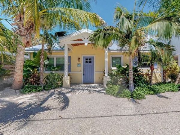 Anna Maria Island Vacation Home Three Bedroom Walk to Beach