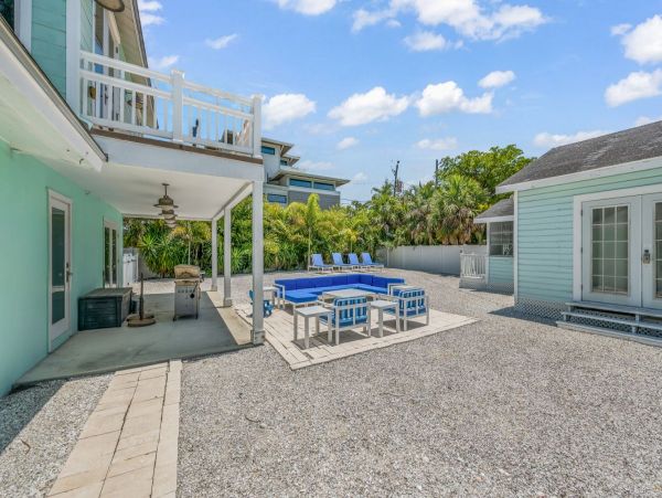 Three Bedroom Home Close to Pine Ave & Beach Point Beach