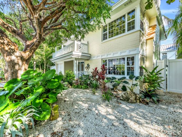 Four Bedroom Duplex Together Steps From The Beach With Private Pool