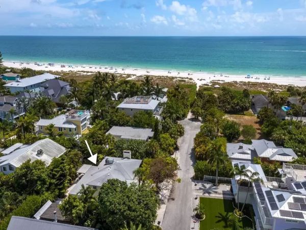 Four Bedroom Duplex Together Steps From The Beach With Private Pool