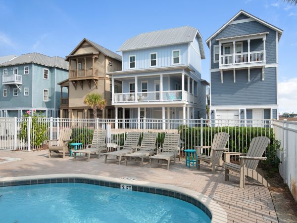 Navarre Beach Lovely Rental Four Bedrooms Pool, Beach 700 Yards to Beach!