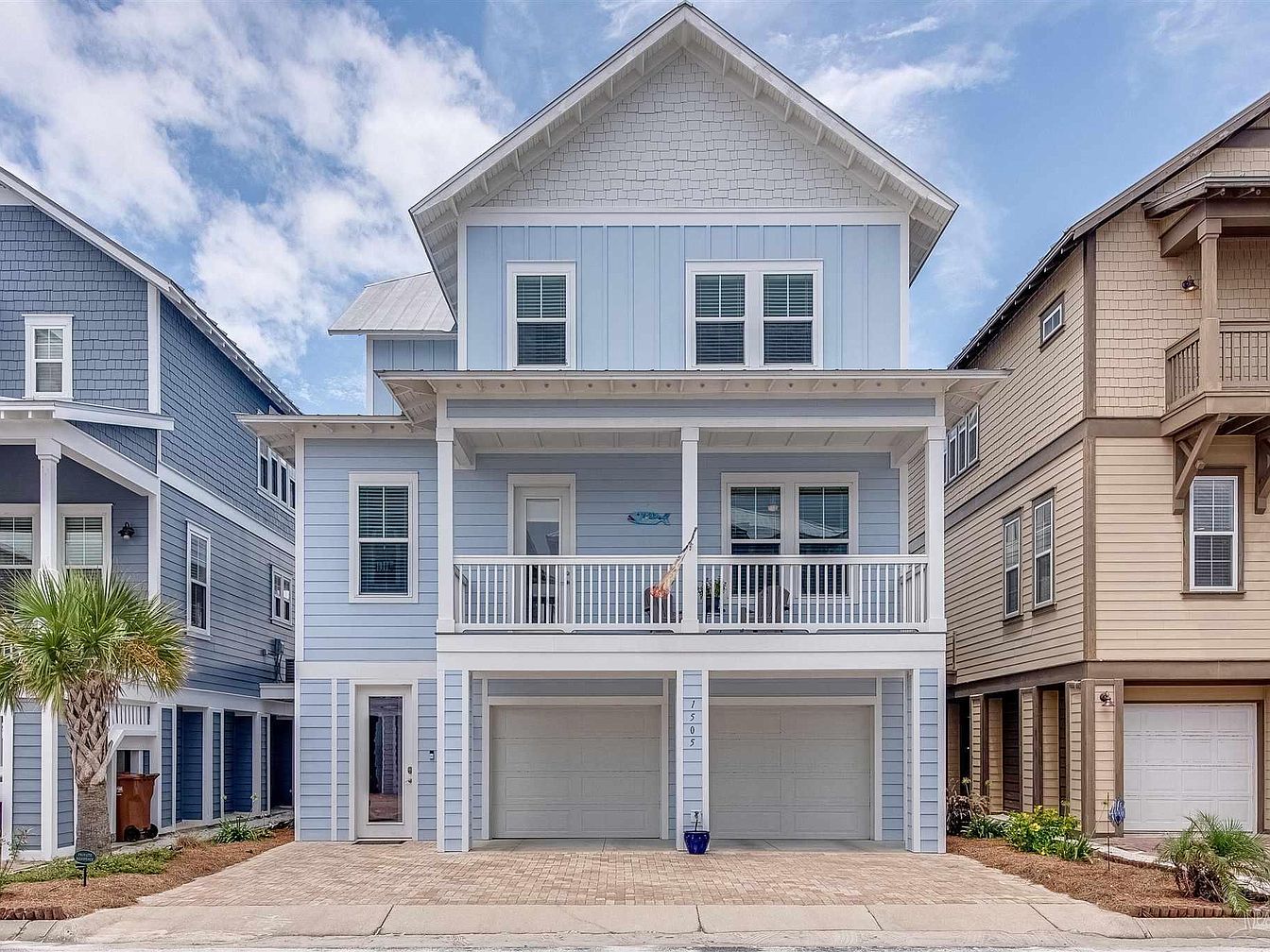 Navarre Beach Lovely Rental Four Bedrooms Pool, Beach 700 Yards to Beach!