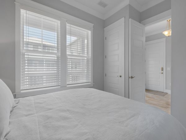 Navarre Beach Lovely Rental Four Bedrooms Pool, Beach 700 Yards to Beach!