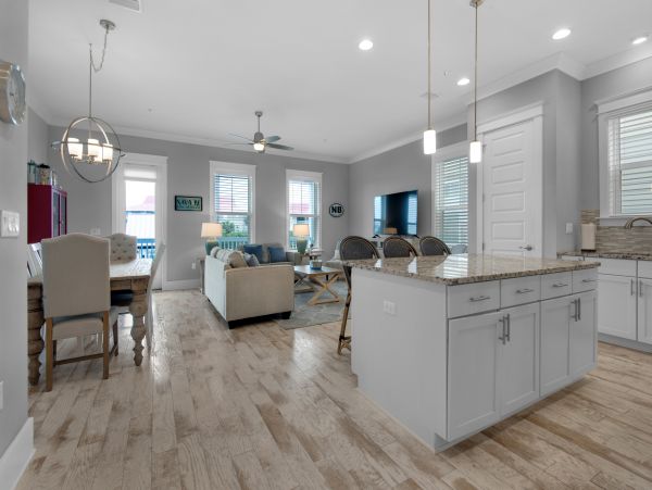 Navarre Beach Lovely Rental Four Bedrooms Pool, Beach 700 Yards to Beach!