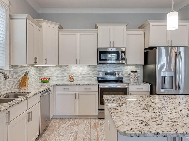 Navarre Beach Lovely Rental Four Bedrooms Pool, Beach 700 Yards to Beach!