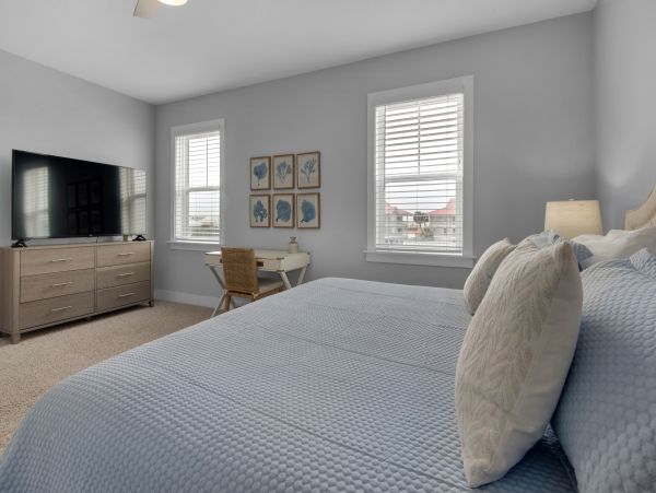 Navarre Beach Lovely Rental Four Bedrooms Pool, Beach 700 Yards to Beach!