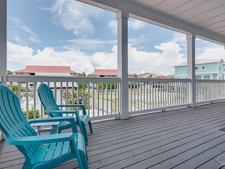 Navarre Beach Lovely Rental Four Bedrooms Pool, Beach 700 Yards to Beach!