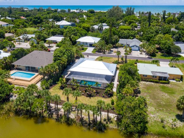 Walk to Beach Three Bedroom Vacation Home