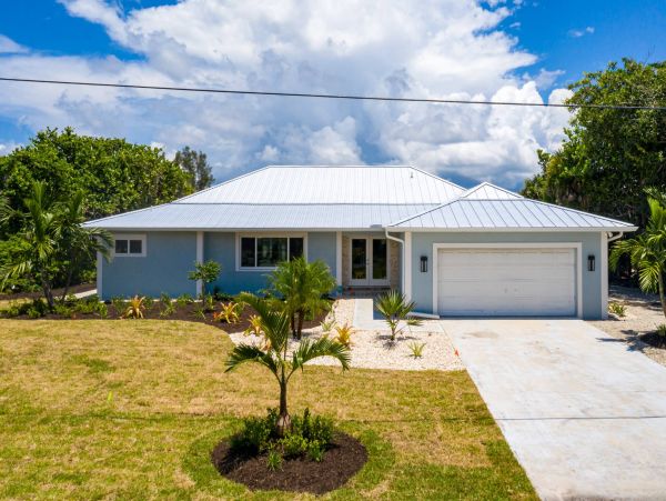 Walk to Beach Three Bedroom Vacation Home