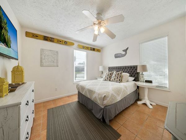 Holmes Beach Vacation Home with 6 Bedroom & Pool