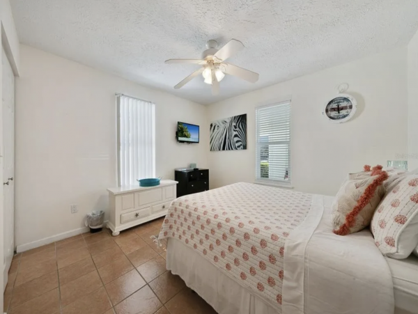 Holmes Beach Vacation Home with 6 Bedroom & Pool