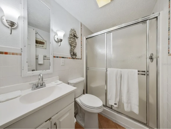 Holmes Beach Vacation Home with 6 Bedroom & Pool