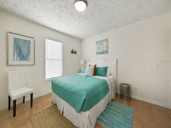 Holmes Beach Vacation Home with 6 Bedroom & Pool