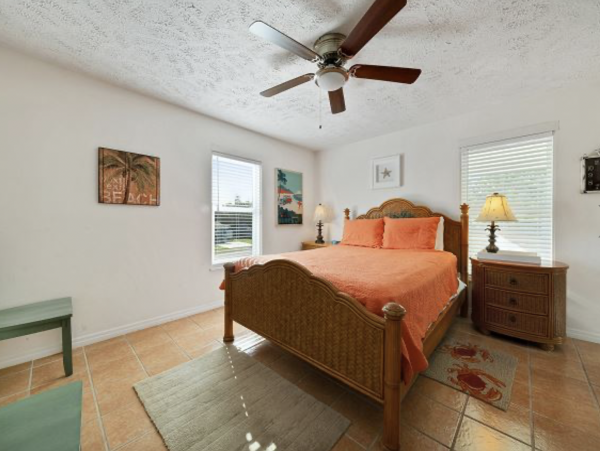 Holmes Beach Vacation Home with 6 Bedroom & Pool