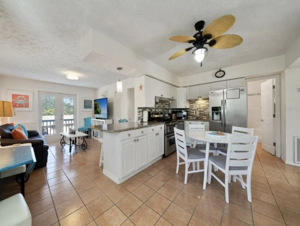 Holmes Beach Vacation Home with 6 Bedroom & Pool