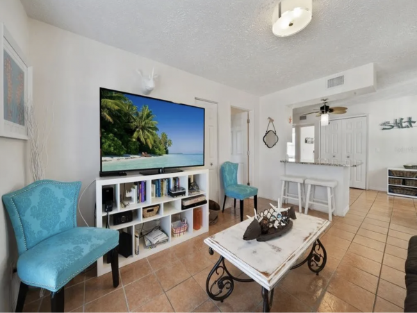 Holmes Beach Vacation Home with 6 Bedroom & Pool