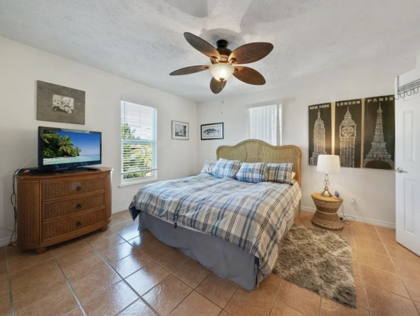 Holmes Beach Vacation Home with 6 Bedroom & Pool